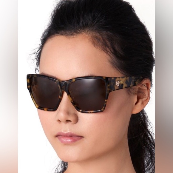 House of Harlow sunglasses - Picture 12 of 12